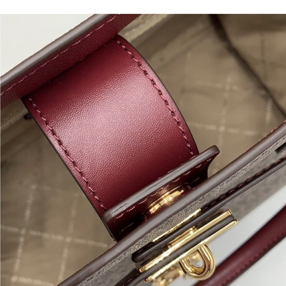 Michael KORS Purse - Picture 14 of 17